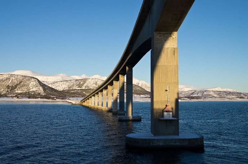 K5IM1164 copy.jpg - This 961m long bridge links Hinnøya and Langøya, at Sortland